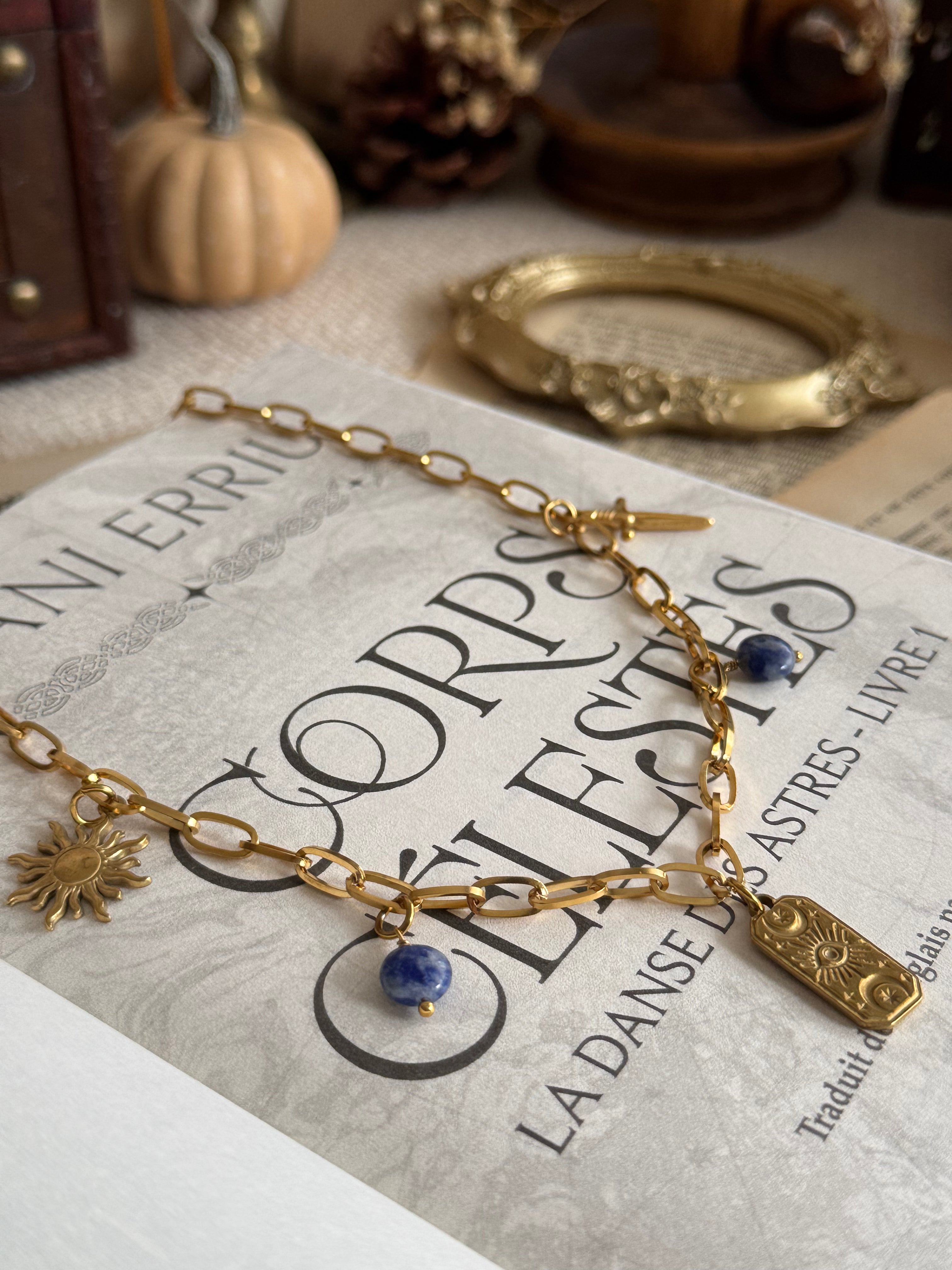 Collier Elara